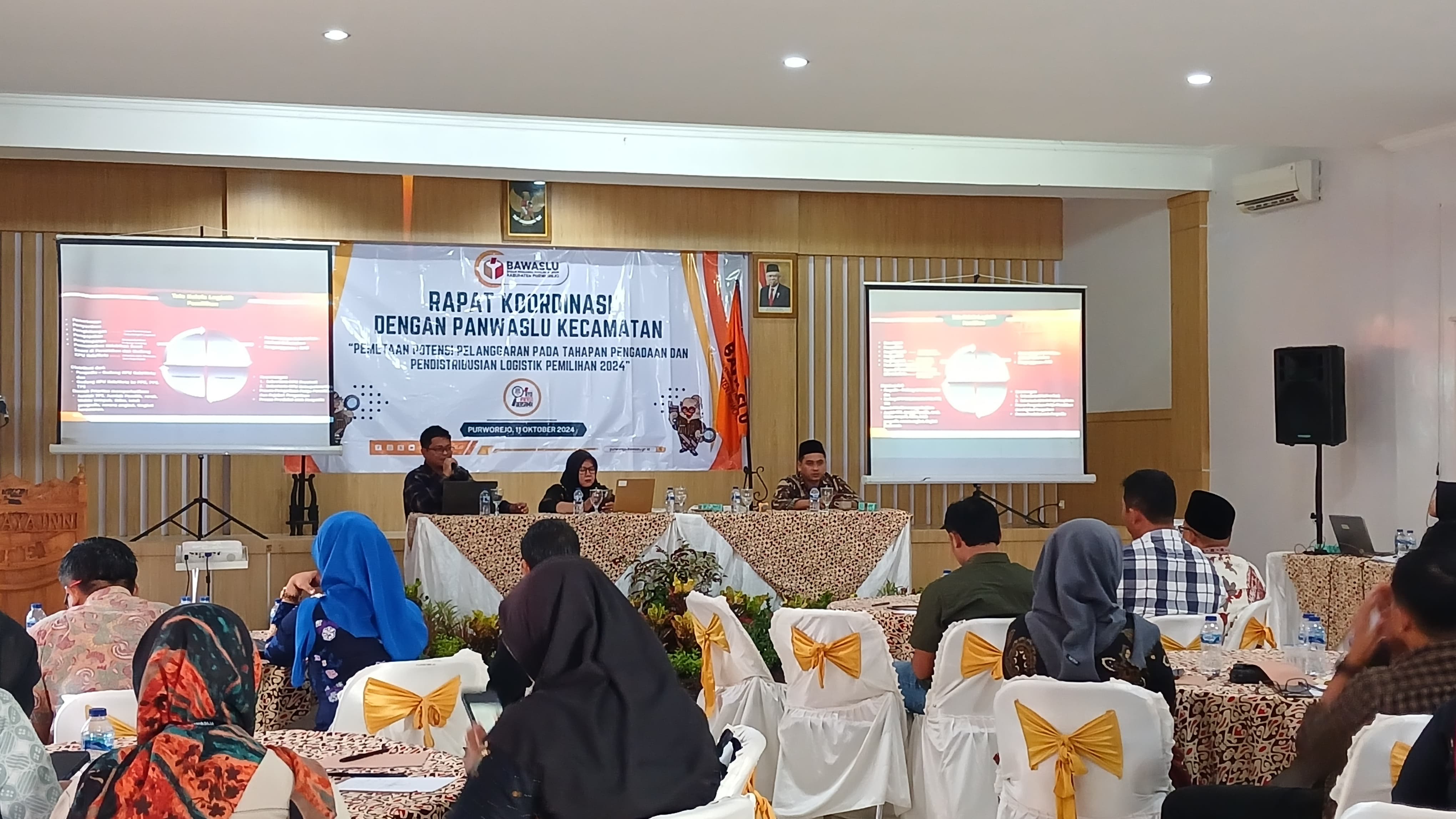 rapat pengawasan logistik