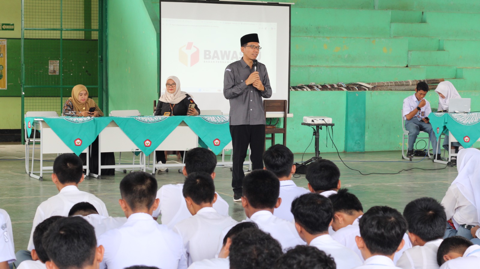 bawaslu goes to school